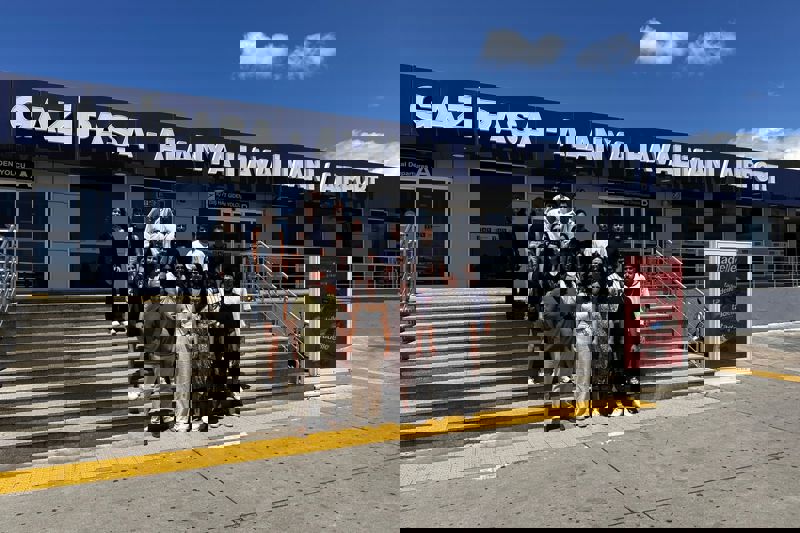 GAZİPAŞA-ALANYA HAVALİMANINA TEKNİK GEZİ ETKİNLİĞİ ÇERÇEVESİNDE ZİYARETTE BULUNDUK